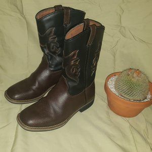 Youth boys boots size 2